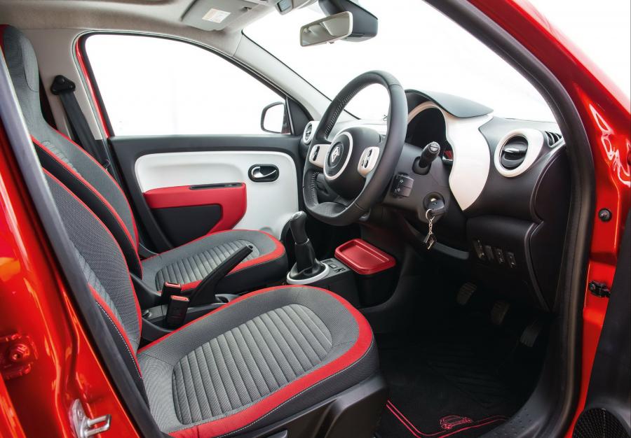 Интерьер Renault Twingo Dynamique 2014 года  (UK) (фото 18 из 22)